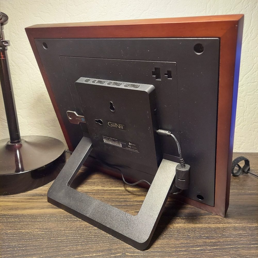 Digital 8" Picture Frame Player - Picture 7 of 11